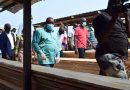 Maître Claude NYAMUGABO BAZIBUHE, Ministre de l’Environnement et Développement Durable annonce la saisie de toutes les grumes illégales dans les ports de Kinshasa Maître Claude NYAMUGABO BAZIBUHE, Ministre de l’Environnement et Développement Durable annonce la saisie de toutes les grumes illégales dans les ports de Kinshasa
