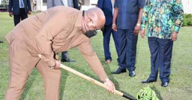 Le Chef de l’Etat, Félix-Antoine TSHISEKEDI TSHILOMBO, à planté un arbre sur le site de l’UA, à l’occasion de la journée nationale de l’arbre.