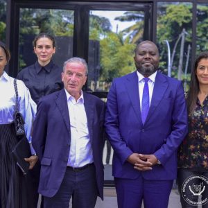 Gestion des déchets : la Ministre Marie Nyange Ndambo échange avec Henri Proglio pour renforcer l’assainissement à Kinshasa